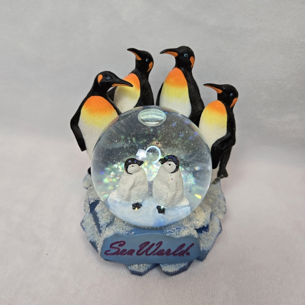 Vintage SeaWorld Snow Globe Water Ball Penguin Family Glitter